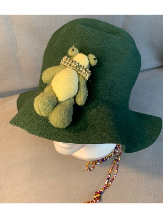 Ladies Green Crusher Wool Hat with Frog and Bead Accents by Effanem Vintage main image 10